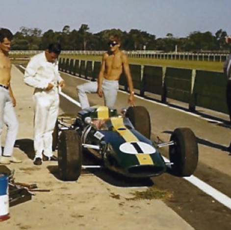 Warwick fram : décontraction aux essais avec les mécaniciens de Jim Clark
Contribution de BOAC 500 du forum Autodiva Warwick fram : décontraction aux essais avec les mécaniciens de Jim Clark
Contribution de BOAC 500 du forum Autodiva